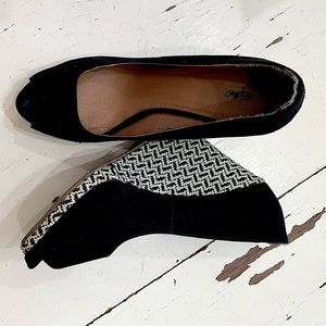 Peep-toe suede like heels with rattan wedge heel detail.